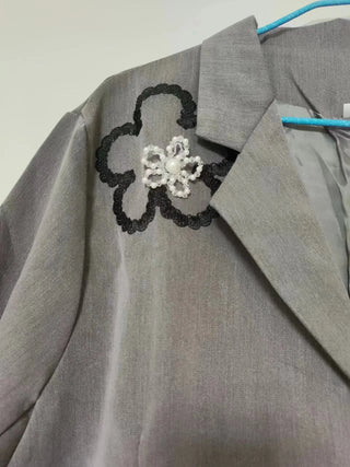 Three-dimensional flower embroidery suit