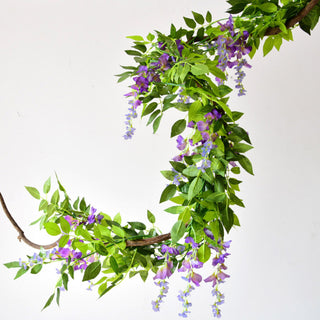 Guirnalda de fulles d'heura de vinya de flors artificials de glicines, flors de roses de seda, vinya de corda de vímet, flor d'arc de casament, decoració del jardí de la llar